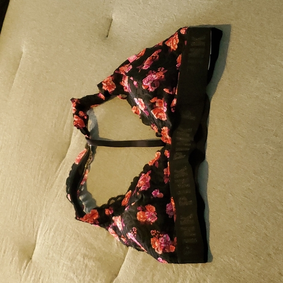 PINK Victoria's Secret Other - 27...NWT PINK BRALETTE 💗